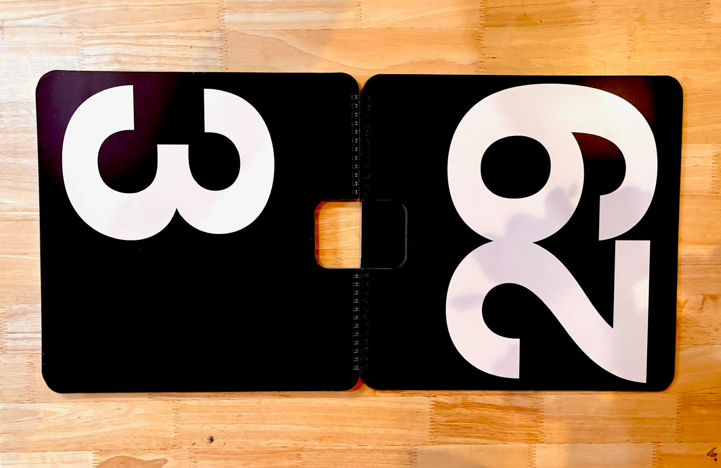 Perpetual calendar by Massimo Vignelli, NAVA 365 Max